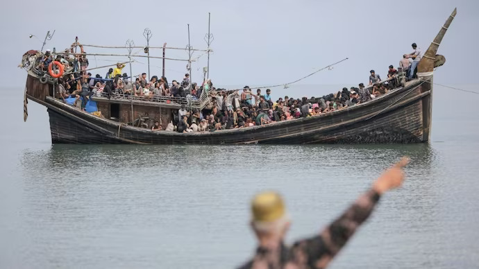 Boat Crammed With Rohingya Refugees Sent Back To Sea in ‘Indonesia’